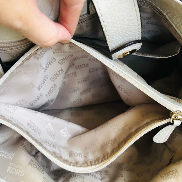 Michael Kors White leather handbag with wallet - Picture 9 of 14